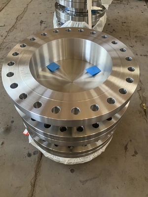ซื้อ การเชื่อมต่อการเชื่อมต่อ Butt-Welding Flanged Steel Flange หน้าที่ยกขึ้น วัสดุเหล็กคาร์บอน SA105N+FINE GRAIN สําหรับระบบท่อ online manufacture